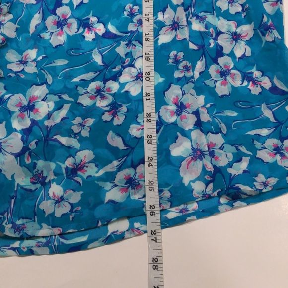 Torrid Floral Chiffon Short Sleeve Top in Aqua Blue size 2 - Picture 10 of 11